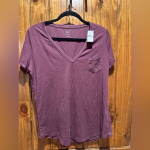 NWT GAP Women's Plum V-Neck Recycled Tee
